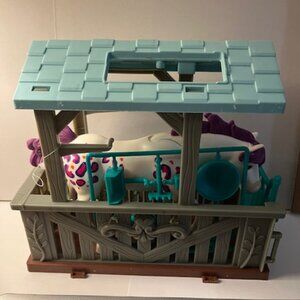 Horse Stable Playset w Pink Flowers on Buckskin on White Pinto w Pink & Purple